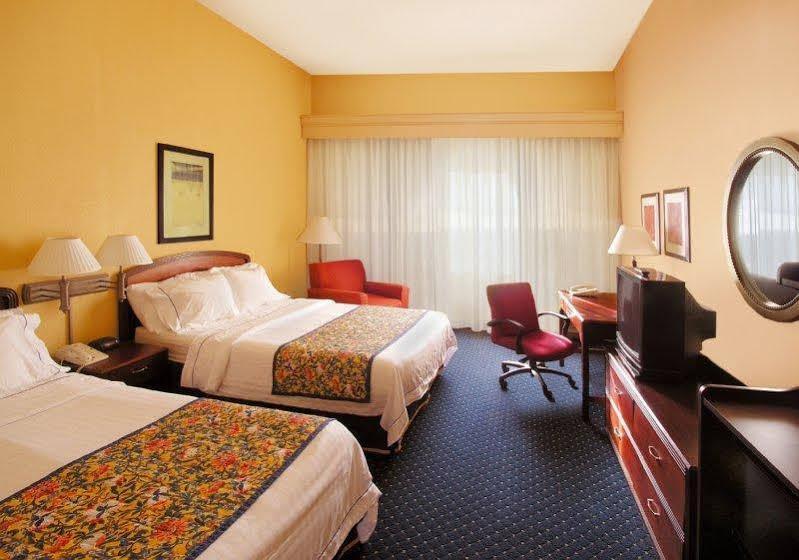 Courtyard Newport News Yorktown Hotel Екстериор снимка