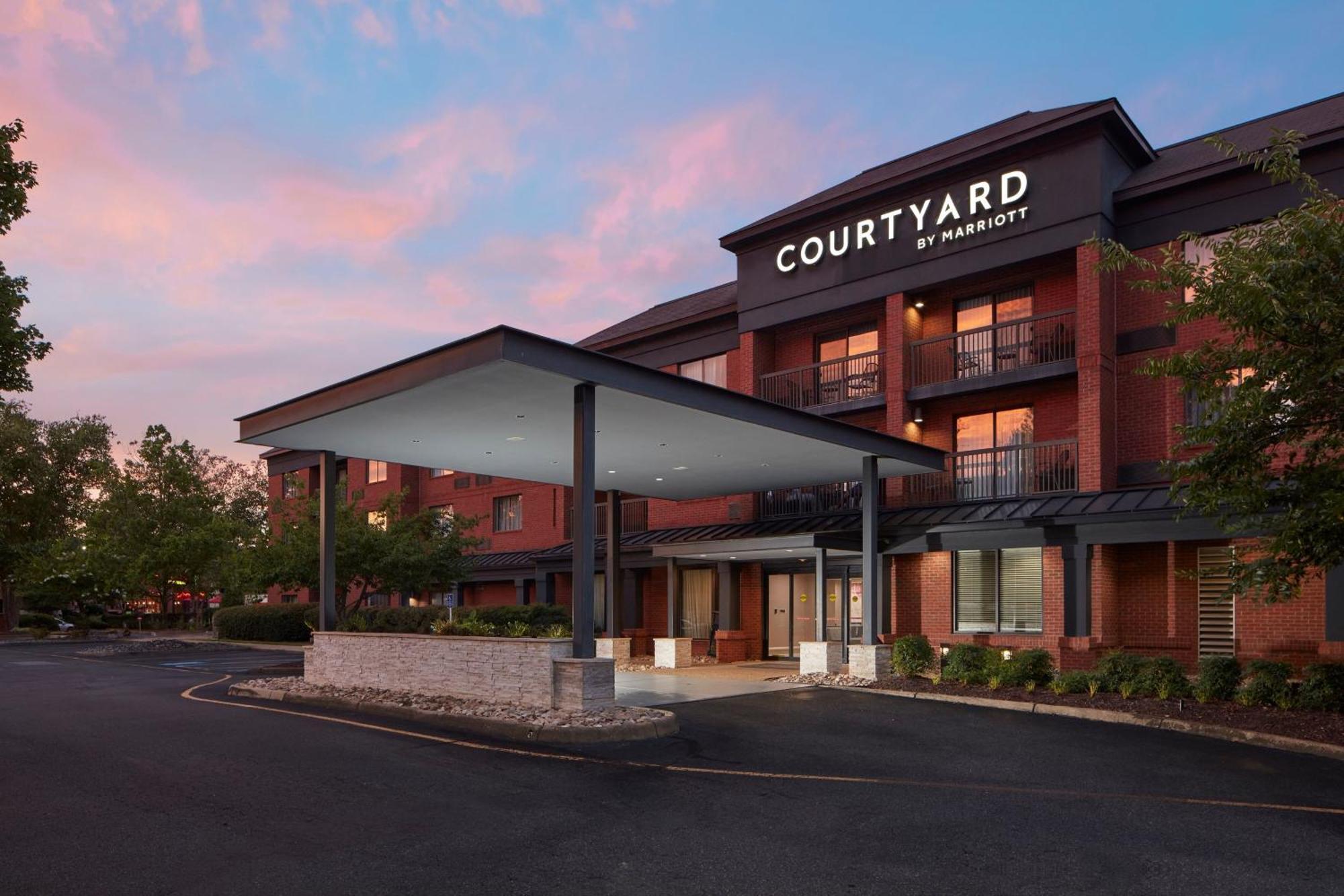 Courtyard Newport News Yorktown Hotel Екстериор снимка