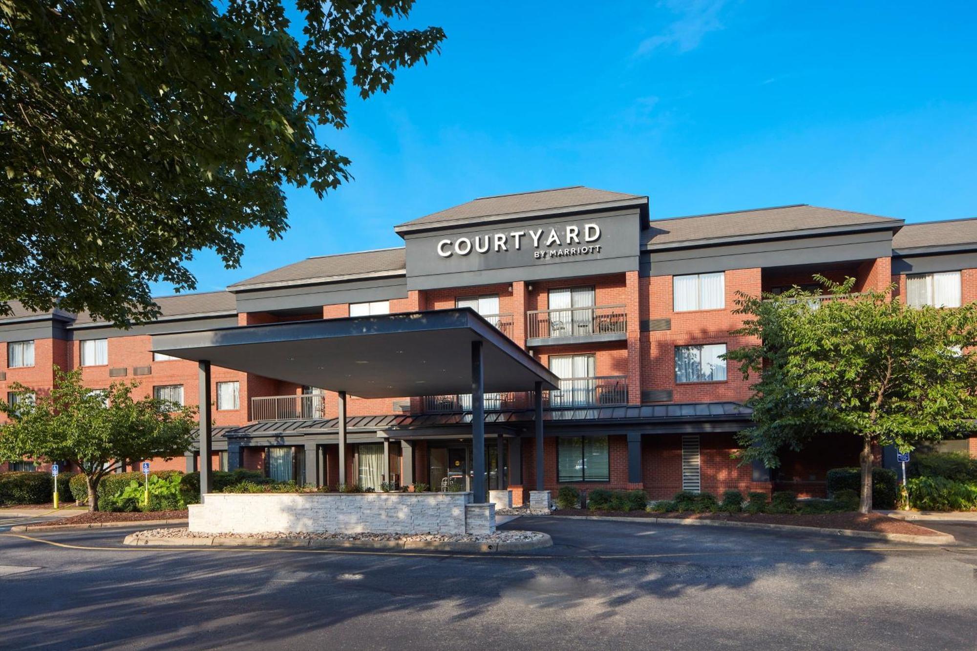 Courtyard Newport News Yorktown Hotel Екстериор снимка